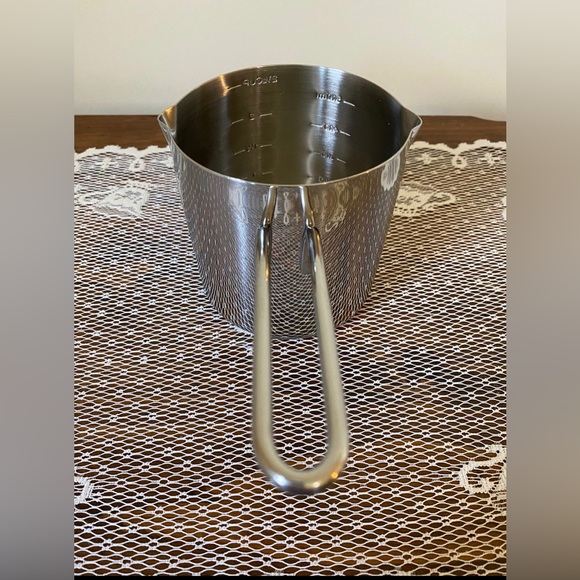New Stainless 2 1/2 Cup Measure - Picture 3 of 7